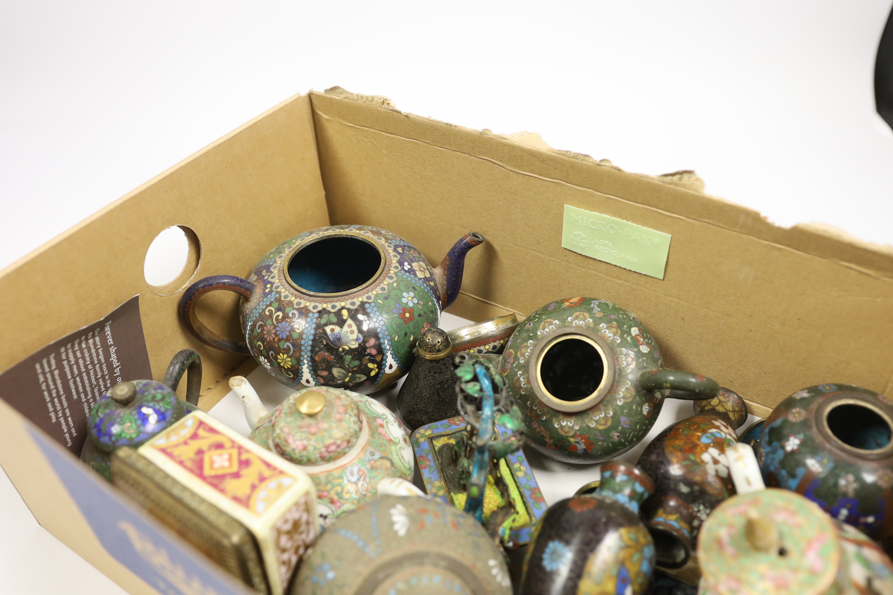Two miniature Cantonese porcelain teapots, and a small collection of Chinese and Japanese cloisonné and champlevé enamel wares (12)